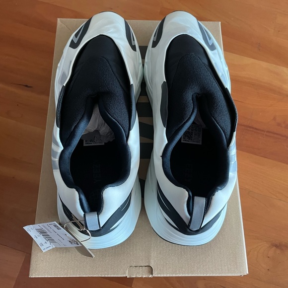 SOLD Yeezy Boost 700 MNVN ‘Analog’ - Picture 2 of 14